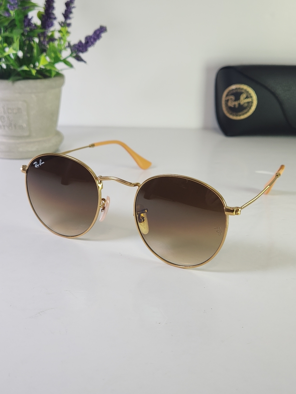 Ray-Ban Round Metal Sunglasses in Mate Gold with Brown Gradient Lenses